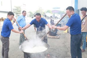 မက်စ်ဟိုင်းဝေးမိသားစု၏ နှစ်စဉ်ထမနဲထိုးပွဲ ကျင်းပ